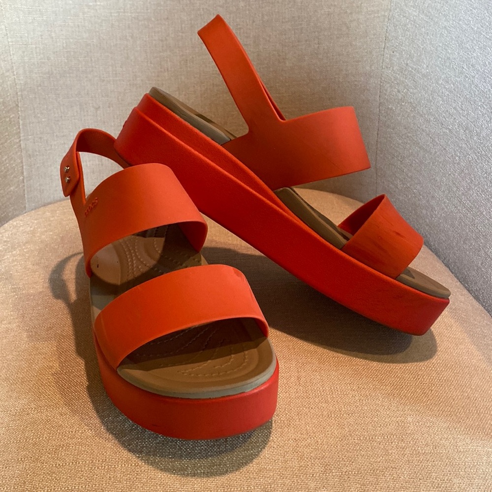 Crocs Brooklyn Wedge Spicy Orange - super cute slightly used some scuffs.